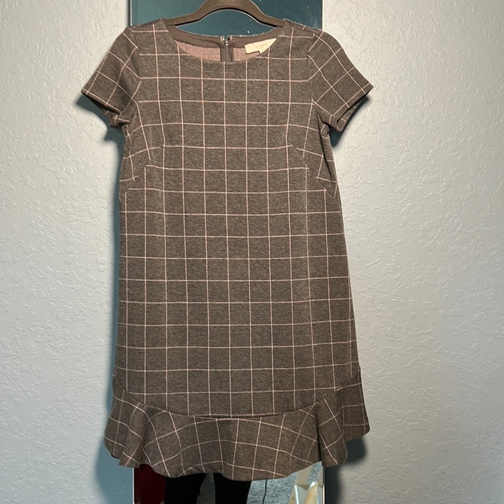 Loft Grey and Pink checkered dress. 82% Polyester/16% Rayon/2% Spandex